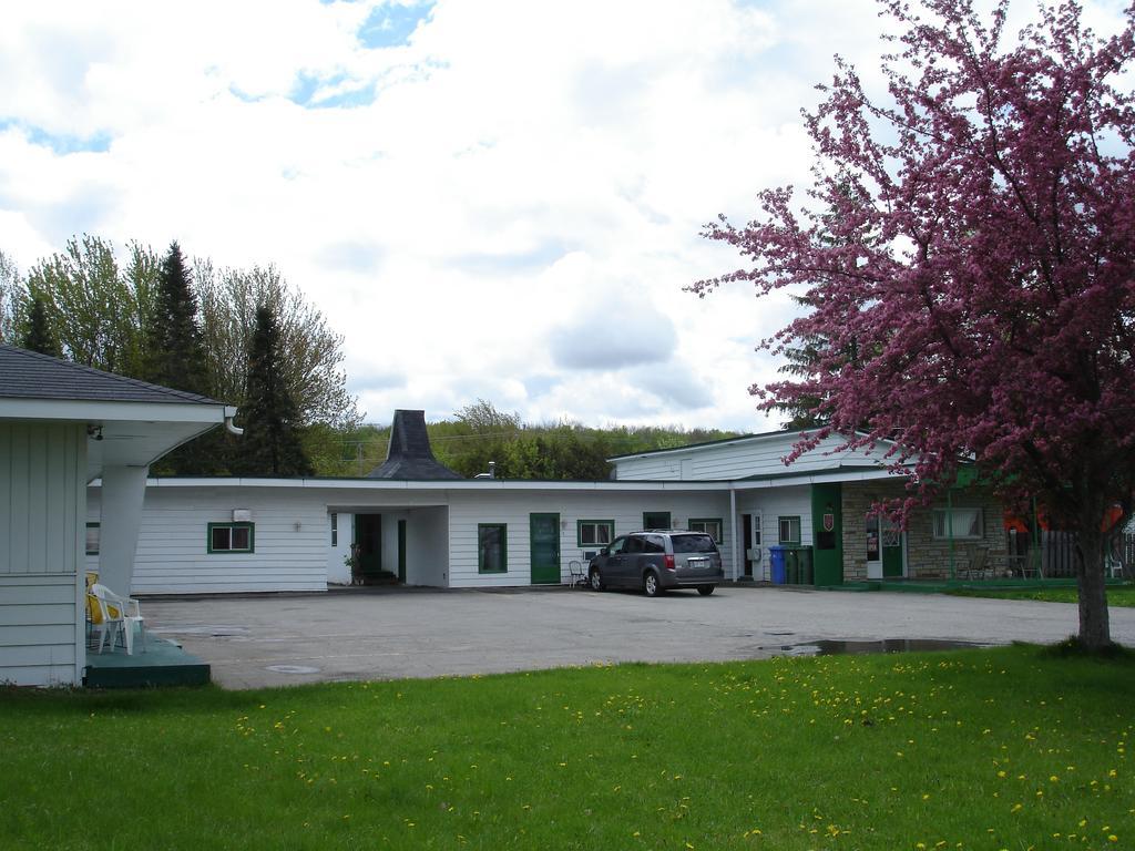 Motel Belair Rigaud Eksteriør bilde